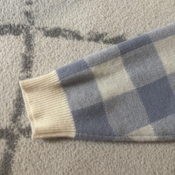 Blue and White Checked Cropped Sweater- Dazy - Picture 4 of 7